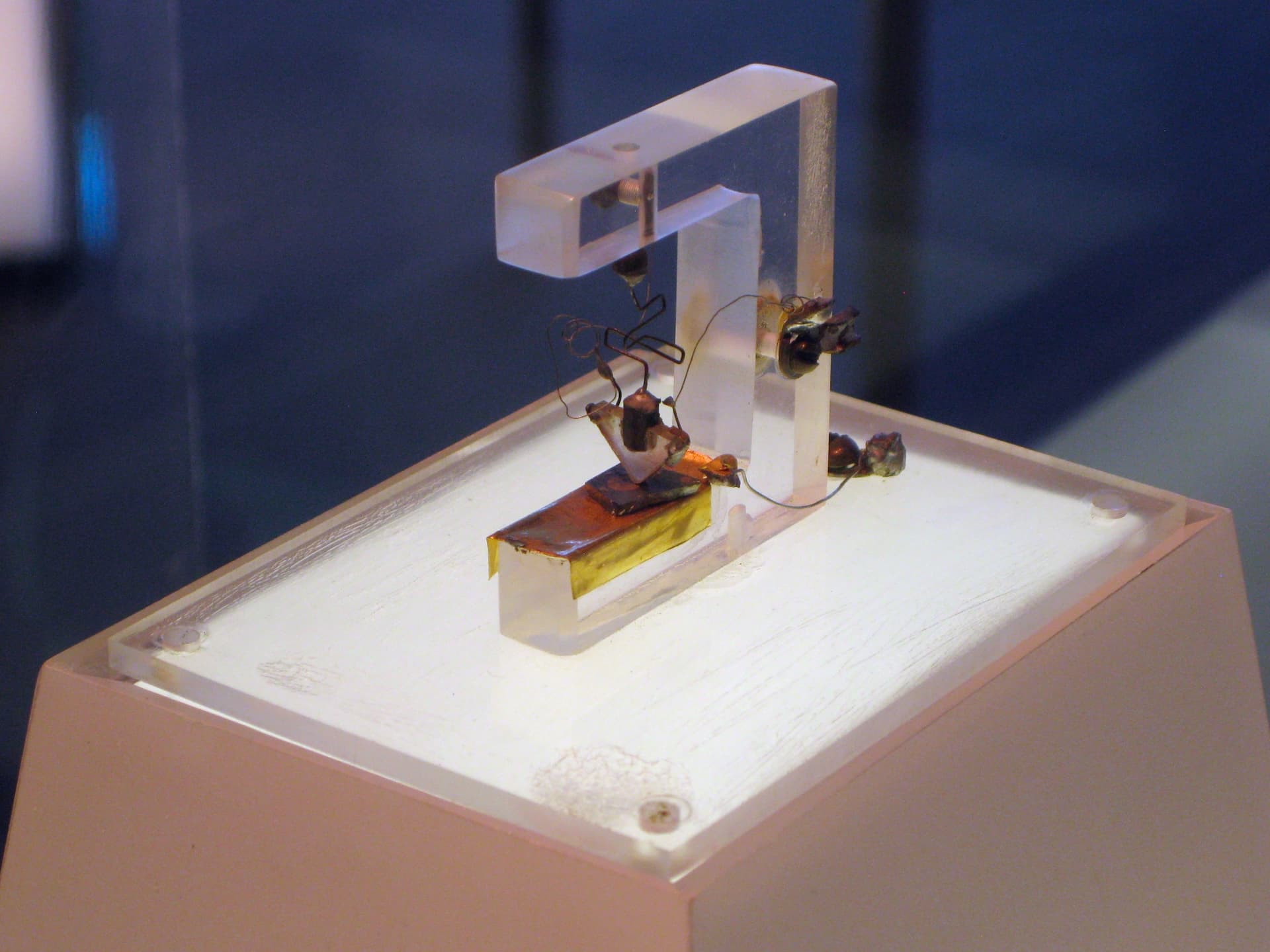 First transistor (1947)